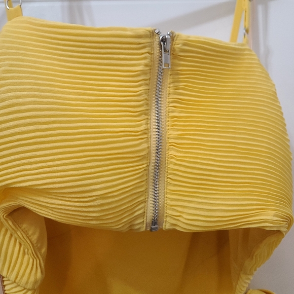 Ali & Jay For The Gram Pleated Midi Dress in Yellow Sz M - Picture 14 of 16